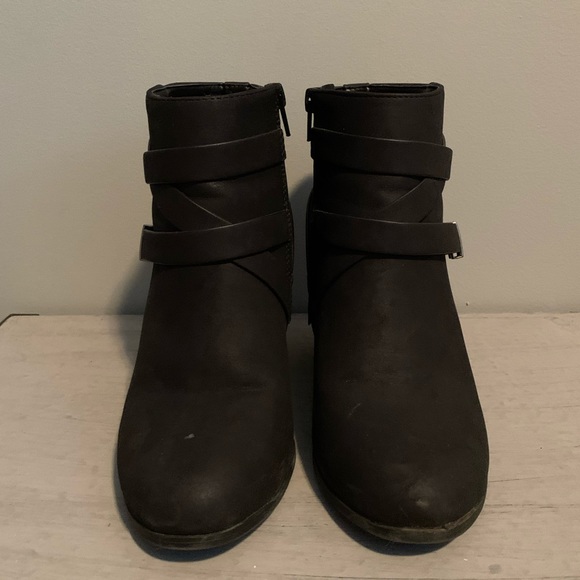 ❌SOLD Small heeled black booties like new - Picture 4 of 10